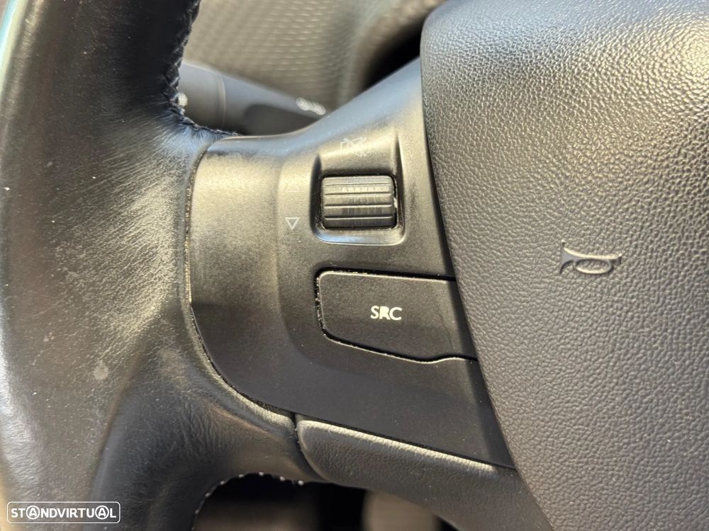 Peugeot 2008 1.2 PureTech Allure - 19