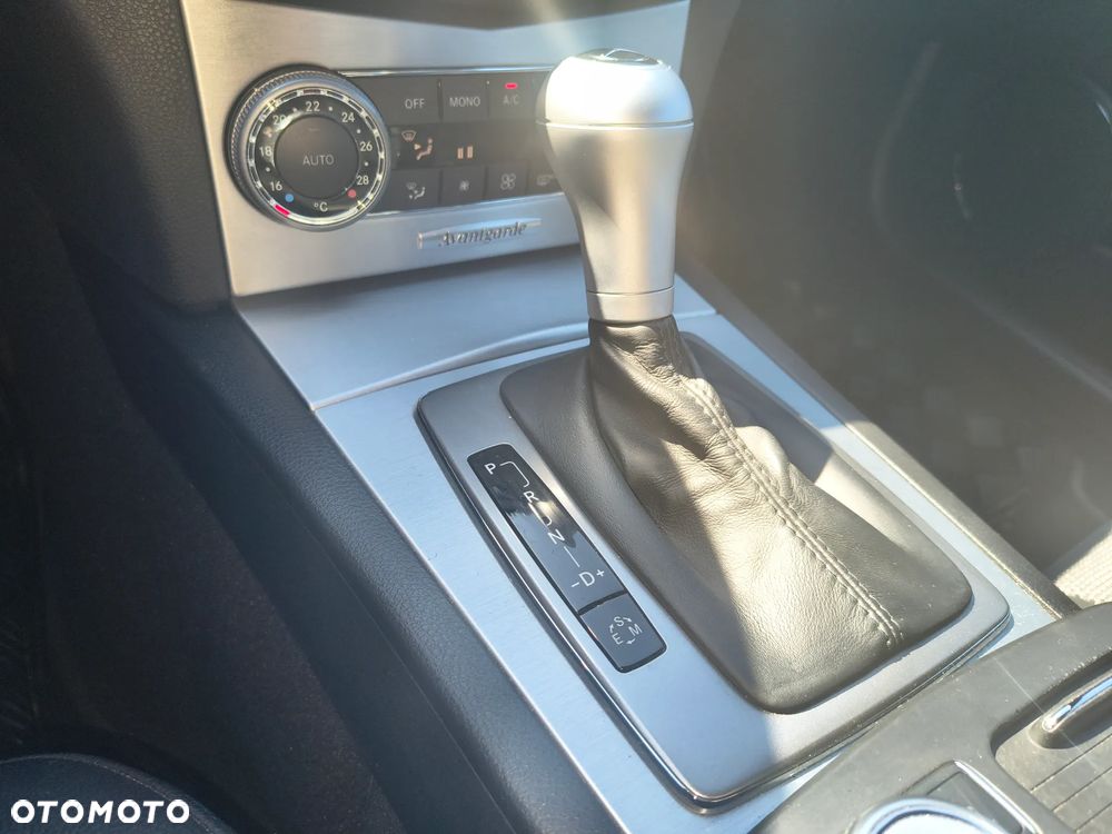 Mercedes-Benz Klasa C 250 CGI BlueEff Avantgarde - 24