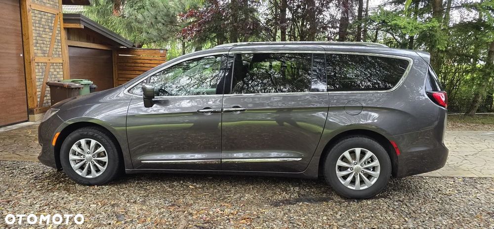 Chrysler Pacifica - 11