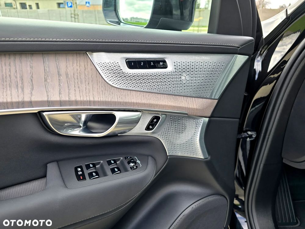 Volvo XC 90 T8 AWD Ultra Black Edition - 12