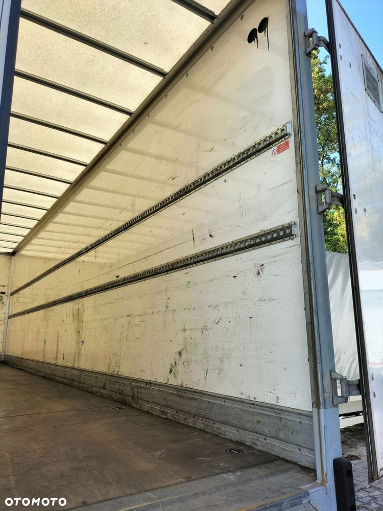 Kontener wraz z drzwiami na podwoziu Dafa - 7