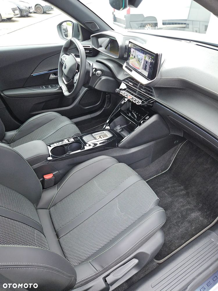 Peugeot 2008 PureTech 130 Allure S&S EAT8 - 9