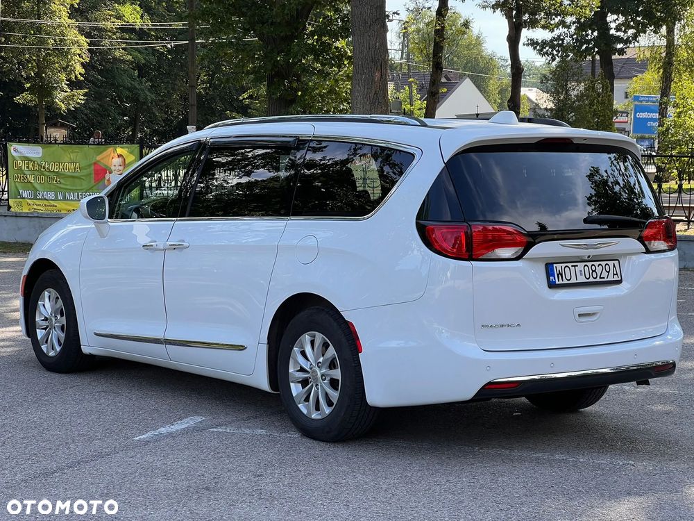 Chrysler Pacifica - 7