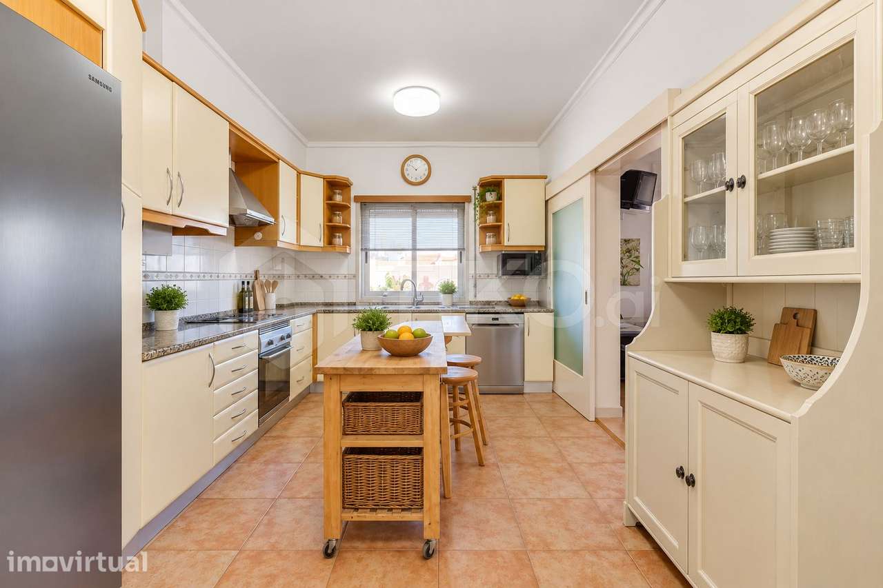 T4 com 209 m², vista 360º, sol todo o dia e garagem de 78 m² | Corroio - Grande imagem: 2/56
