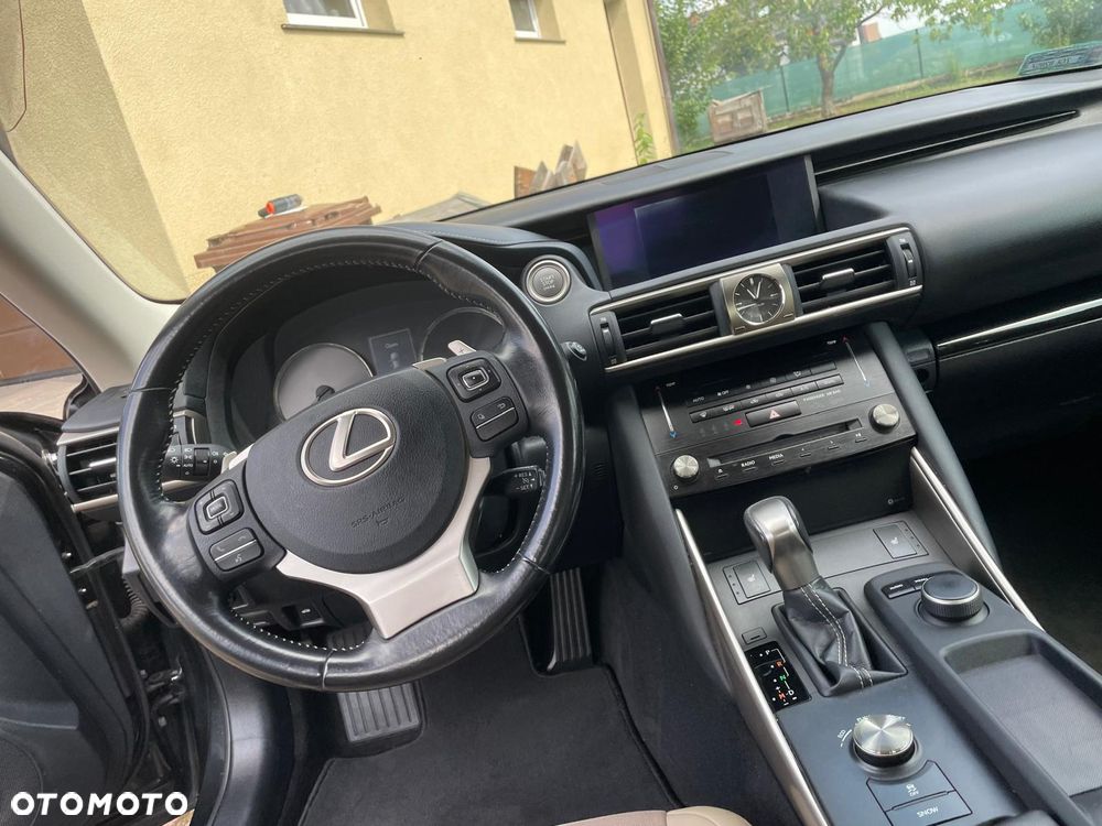 Lexus IS 200t Elegance - 9