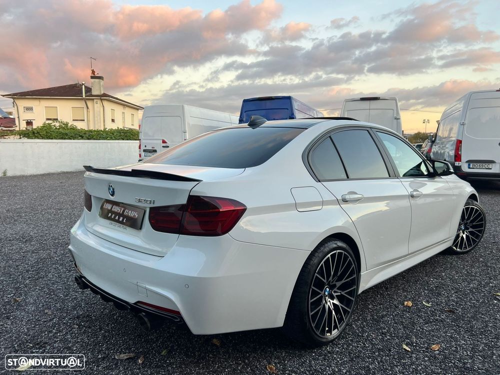 BMW 328 i Auto Line Sport - 4