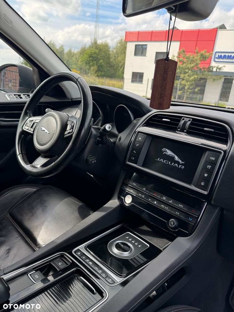 Jaguar F-Pace 2.0 i4D AWD Prestige - 8