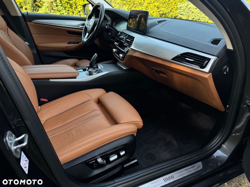 BMW Seria 5 520i Sport Line - 26