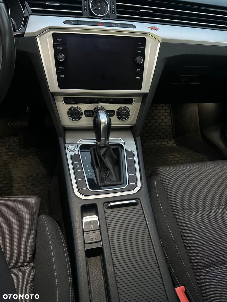 Volkswagen Passat 2.0 TDI BMT Comfortline DSG - 10