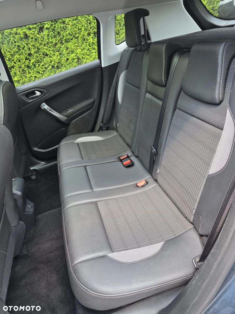 Peugeot 2008 1.2 PureTech Allure S&S - 10