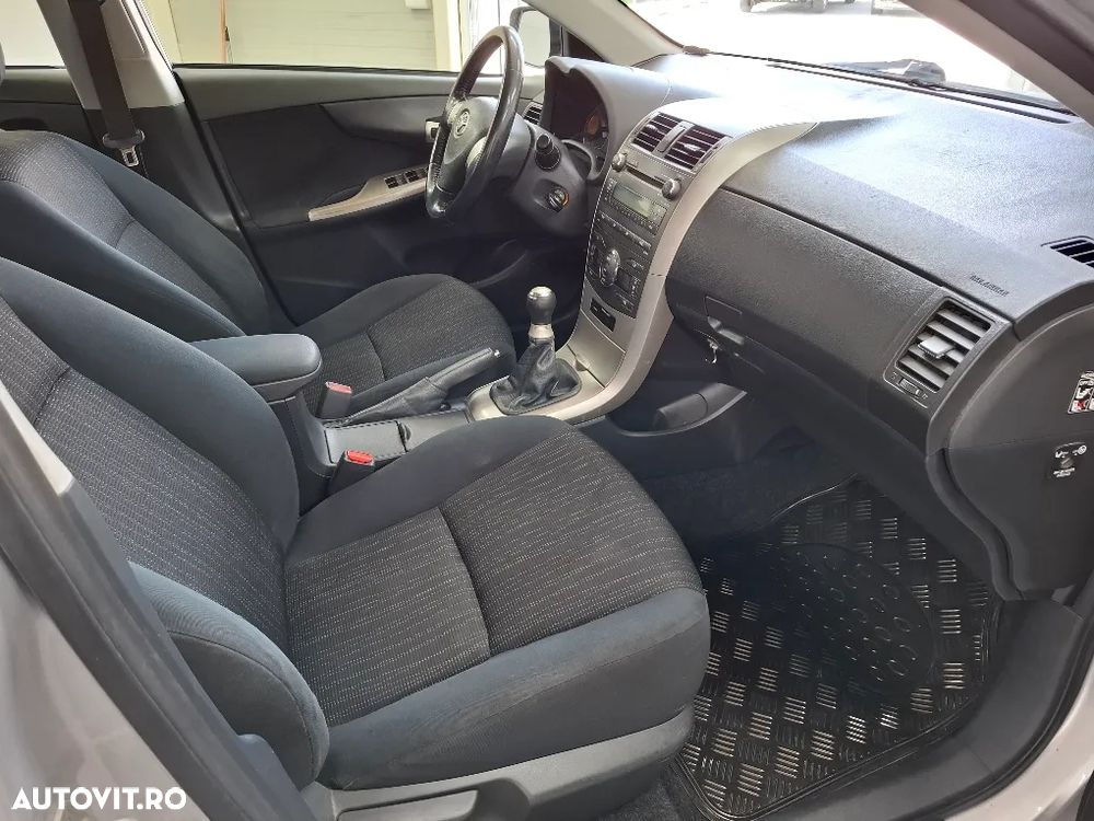 Toyota Corolla 1.4 Sdn. Luna - 12