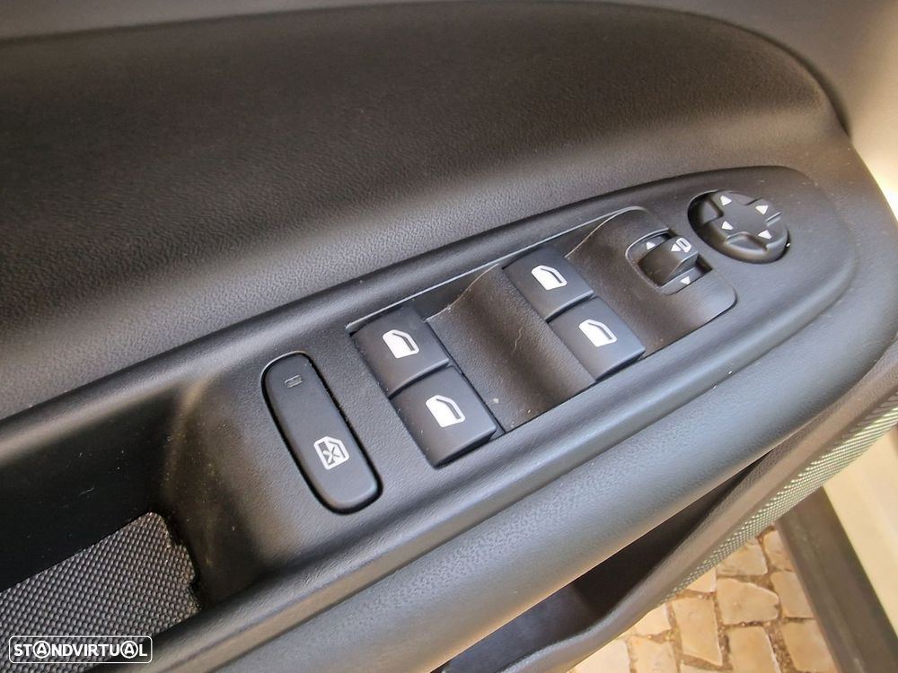 Jeep Avenger 54 kWh Summit - 32
