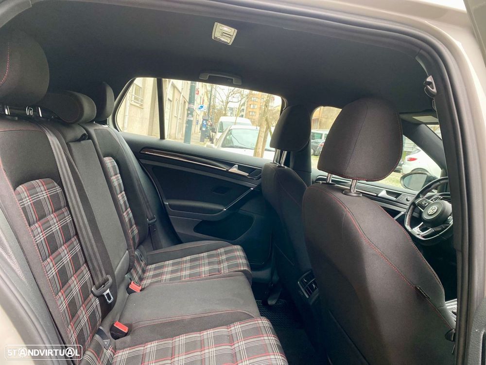 VW Golf 2.0 TSi GTi DSG - 13