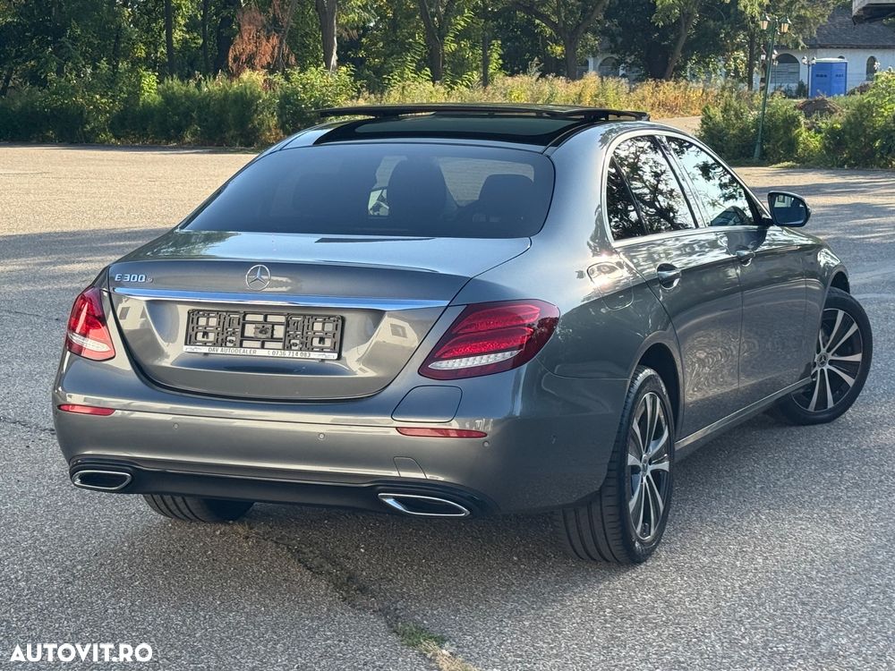 Mercedes-Benz E 300 Aut. - 11