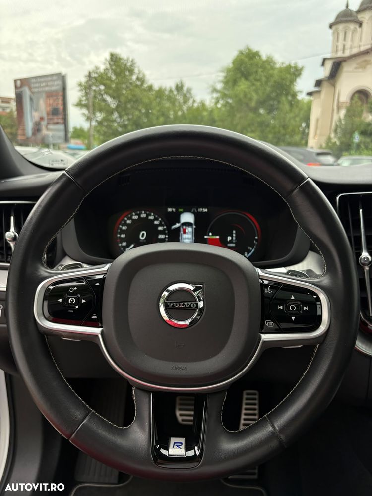 Volvo XC 60 Recharge T8 Twin Engine eAWD R-Design - 17