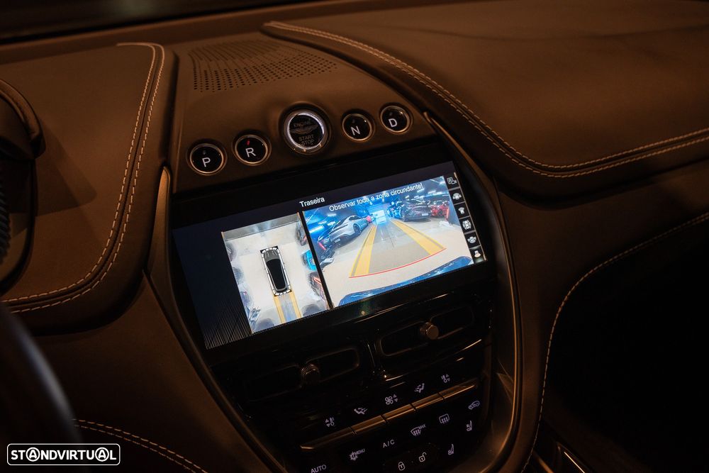 Aston Martin DBX - 26
