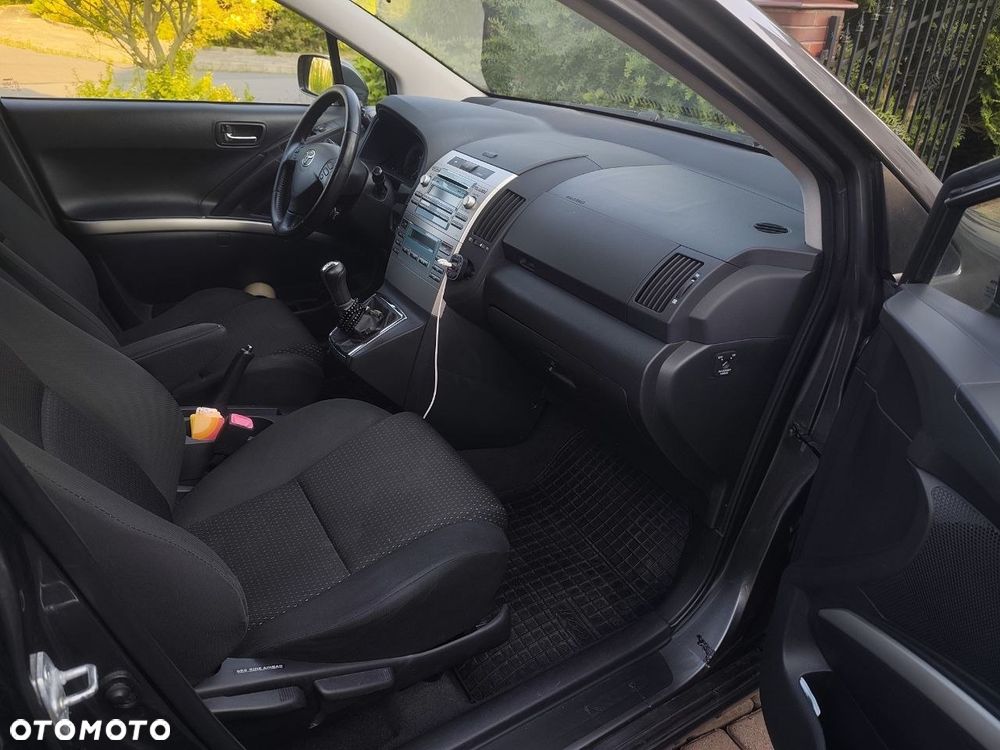 Toyota Corolla Verso - 3