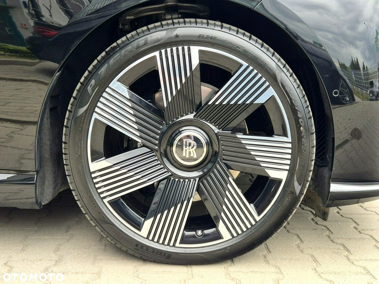 Rolls-Royce Spectre - 10