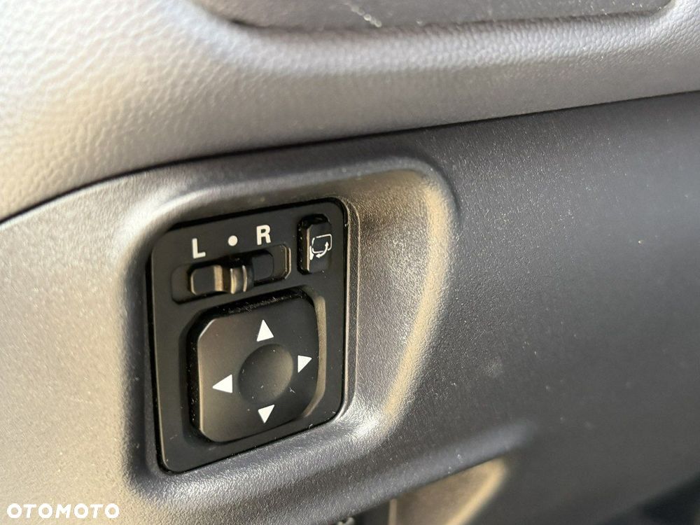 Peugeot iOn High Line - 12