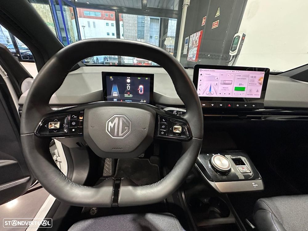 MG MG4 64 kWh Luxury - 49