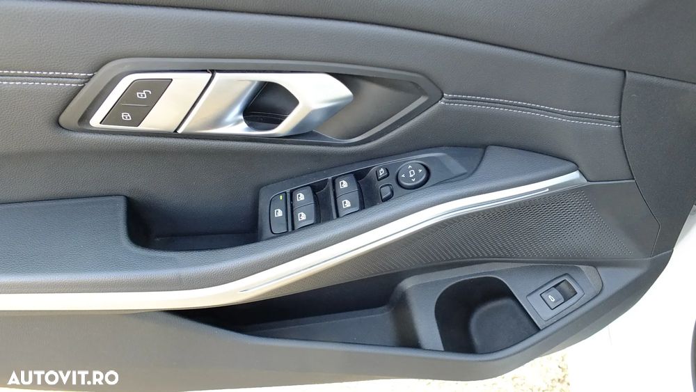 BMW Seria 3 320d Aut. Sport Line - 22