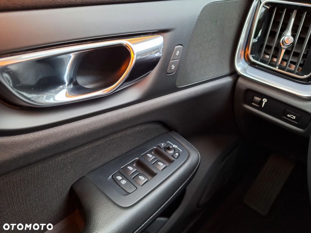 Volvo V60 D4 Momentum Pro - 31