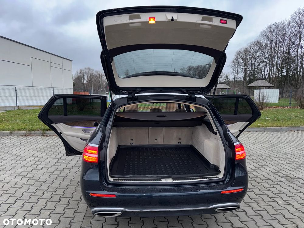 Mercedes-Benz Klasa E 200 4Matic 9G-TRONIC - 19