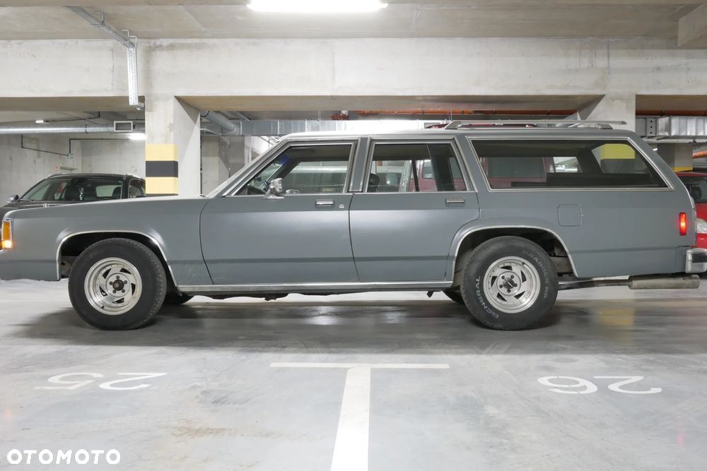 Ford Crown - 3