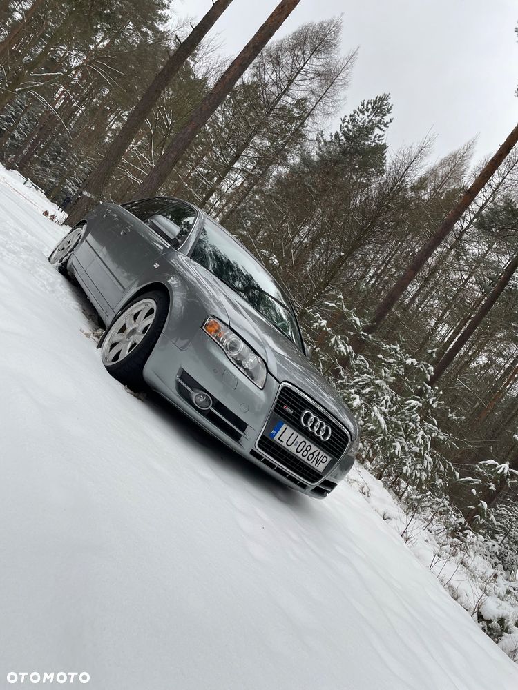 Audi A4 Limousine - 1