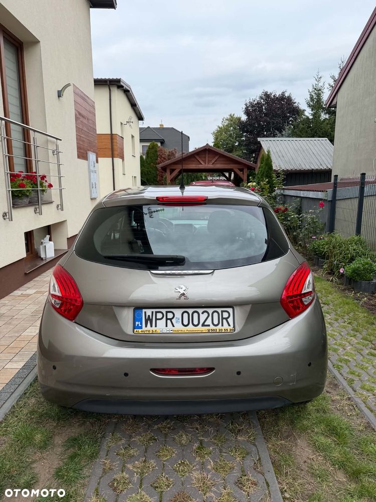 Peugeot 208 - 6
