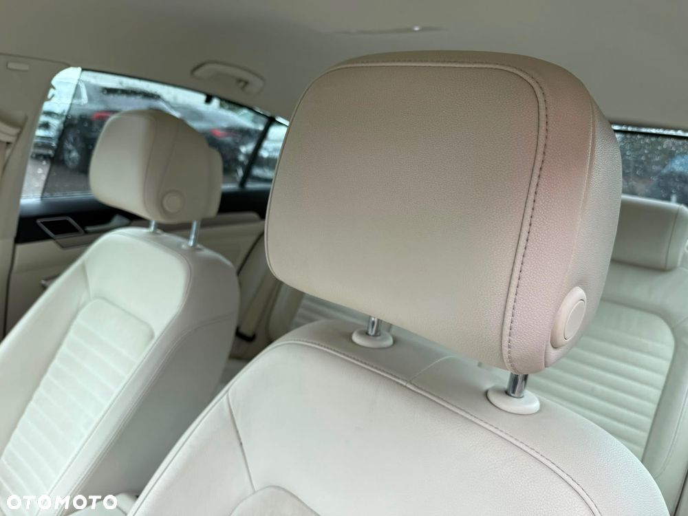 Volkswagen Passat - 24