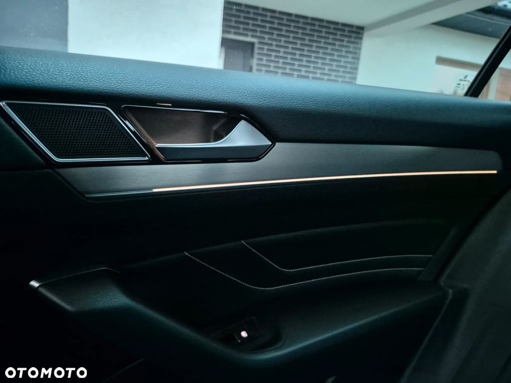 Volkswagen Passat 2.0 TDI Elegance DSG - 21