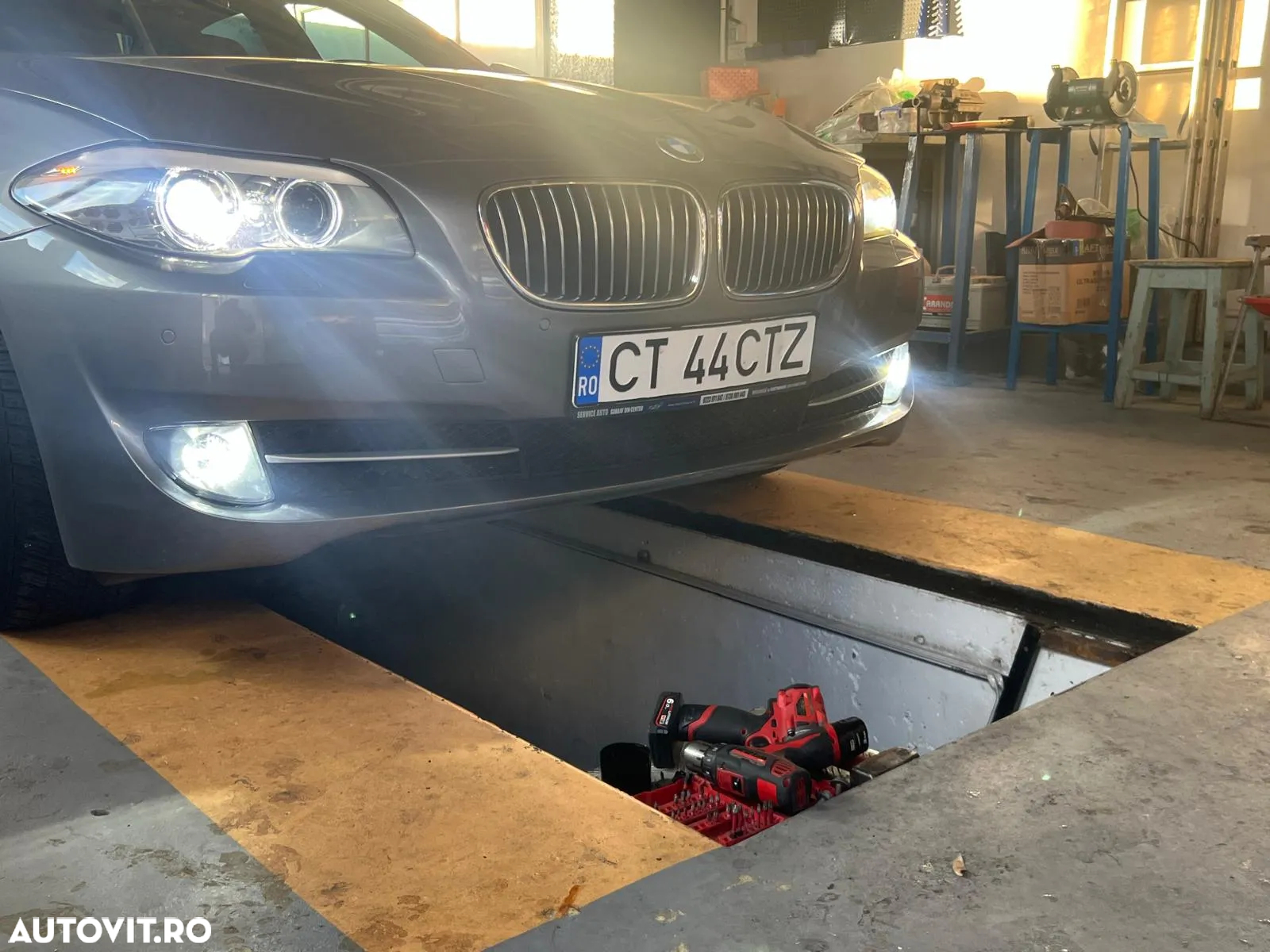BMW Seria 5 525d xDrive - 11