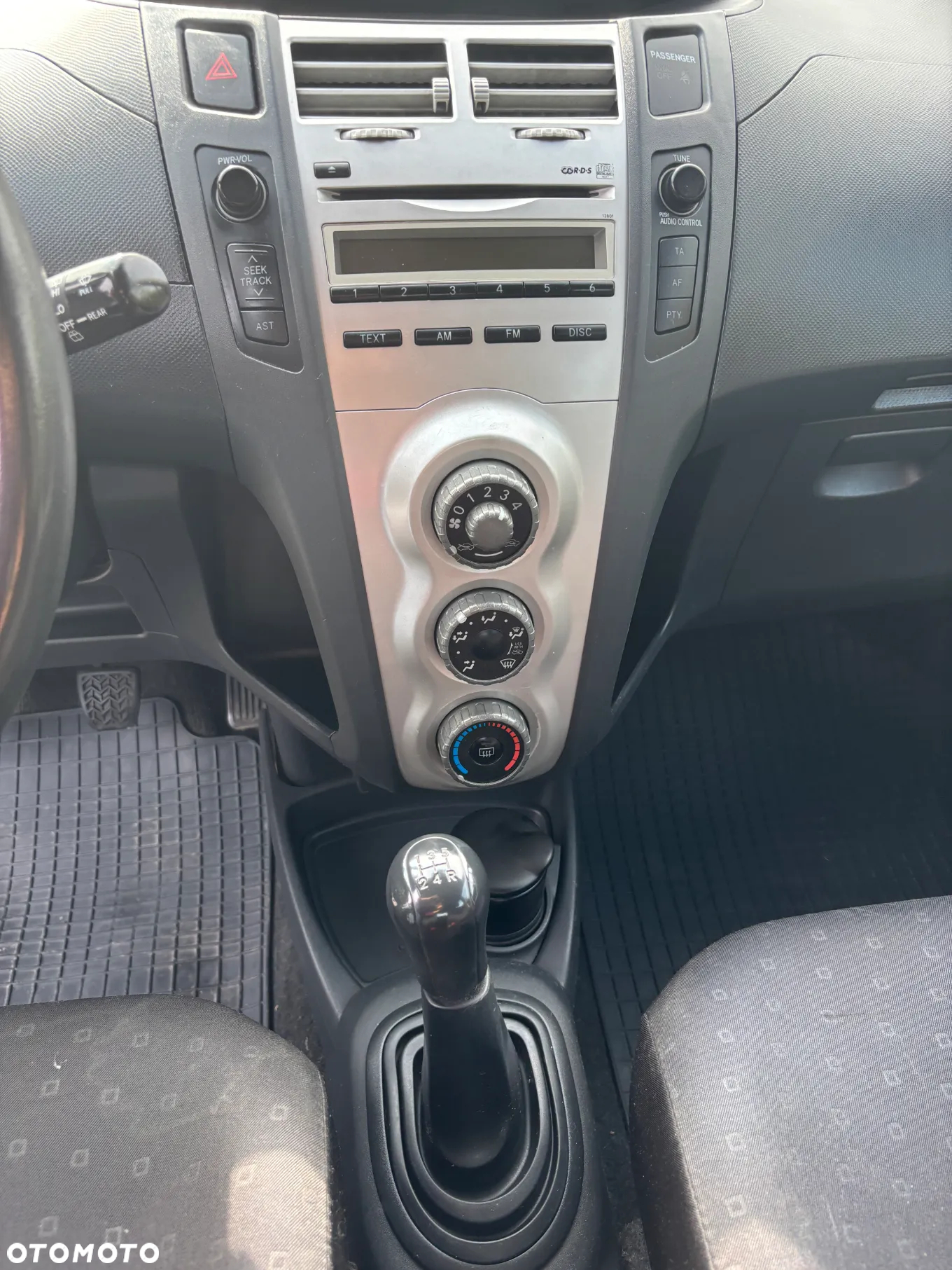 Toyota Yaris - 12