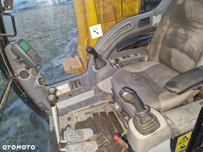 JCB JS130 - 8