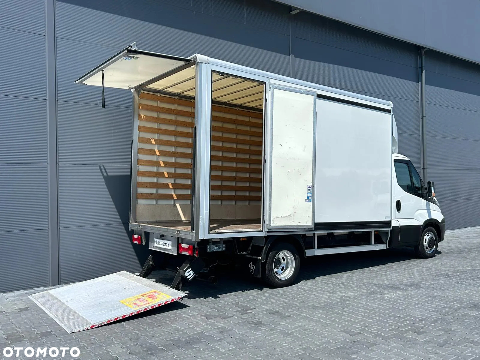 Iveco Daily 35C15 3.0 HPI Kontener 8 palet + winda 750kg + drzwi boczne **Niski przebieg**KLIMA**Serwis**Sprowadzony**Bez AdBlue** - 6