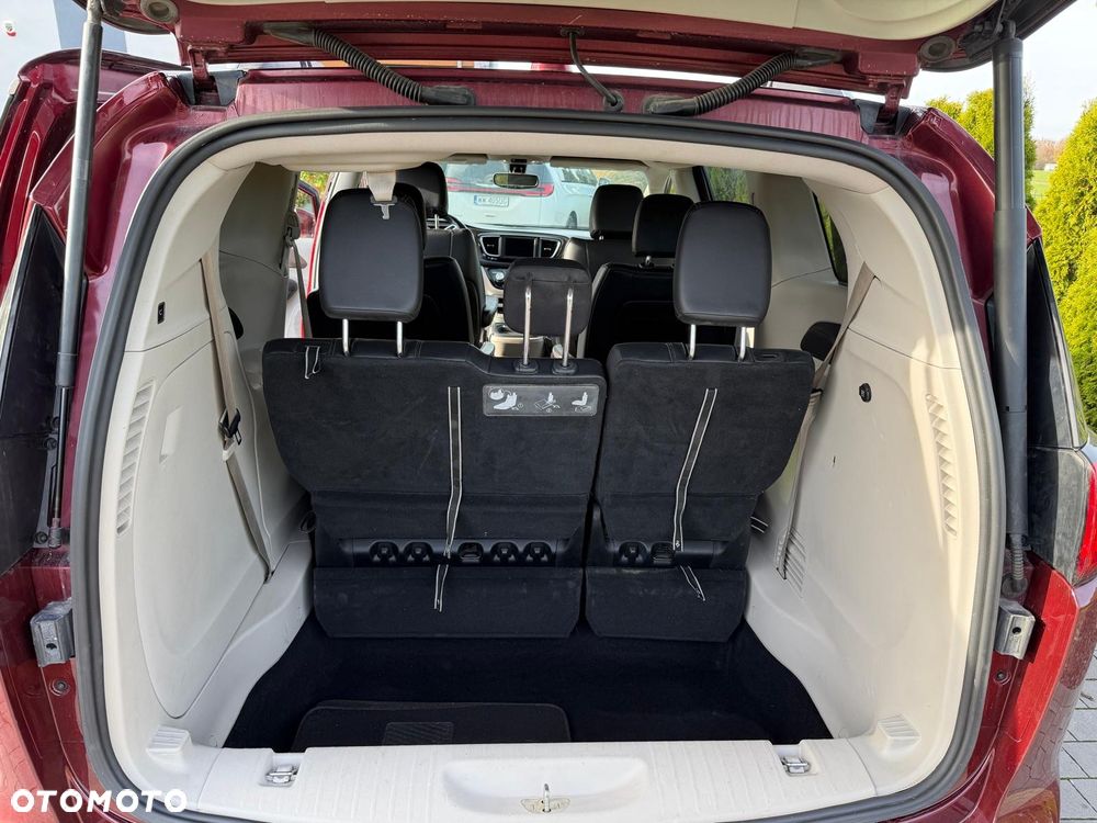 Chrysler Pacifica - 10