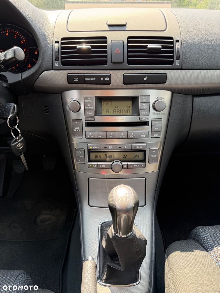 Toyota Avensis 2.0 VVT-i Sol - 14