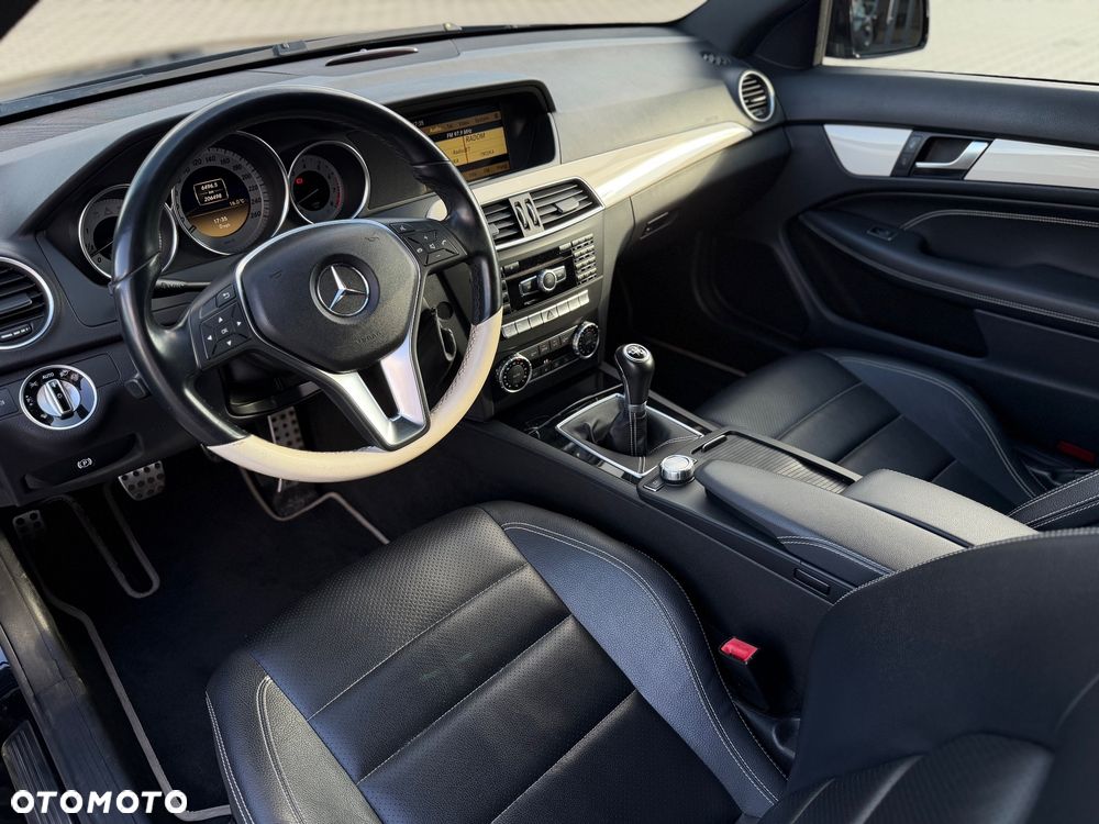 Mercedes-Benz Klasa C 180 CGI BlueEff - 20
