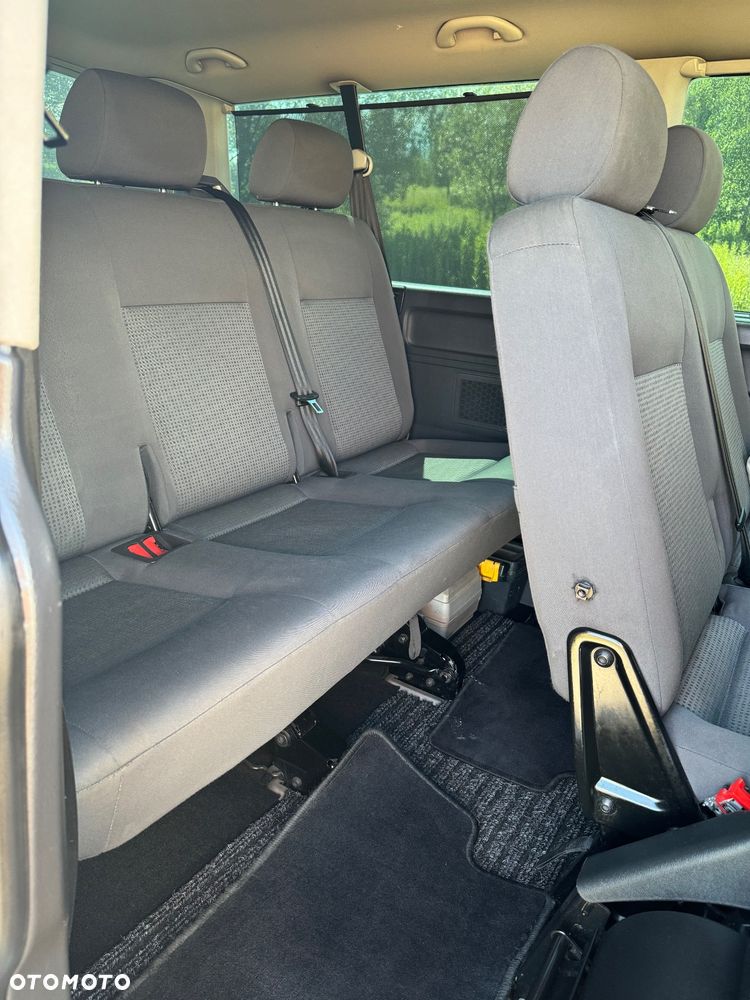 Volkswagen Caravelle - 9