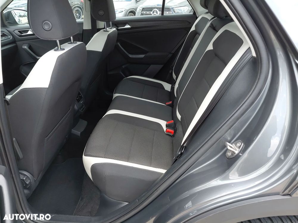 Volkswagen T-Roc - 13