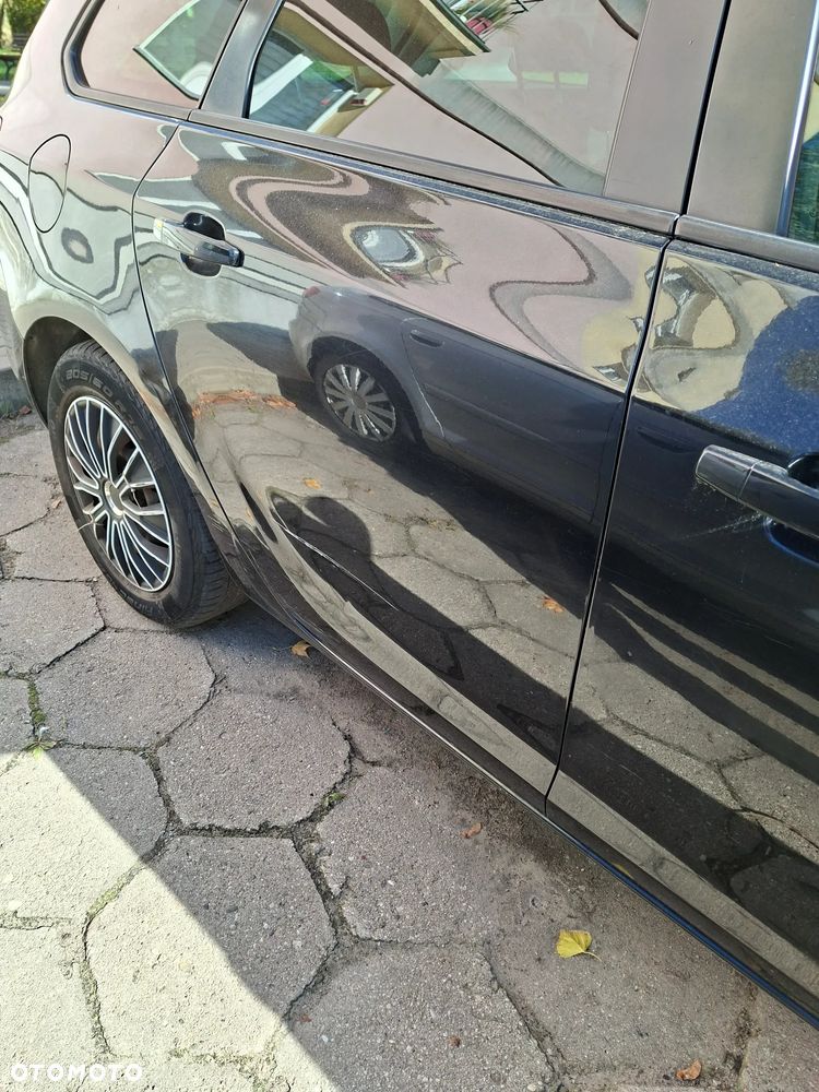 Opel Astra 2011 photo 4