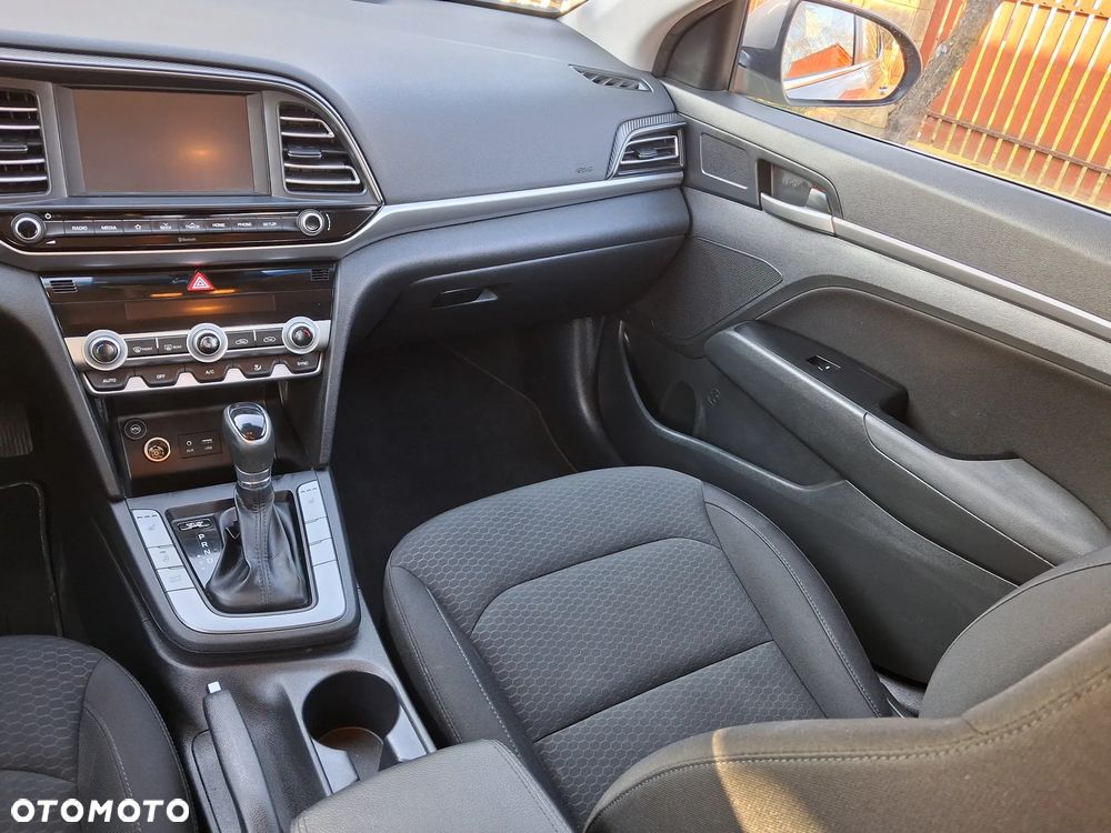 Hyundai Elantra 1.6 Comfort - 7