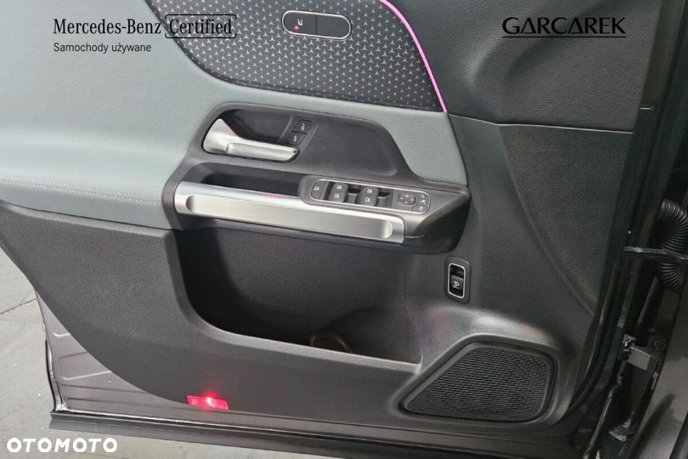 Mercedes-Benz GLB - 24