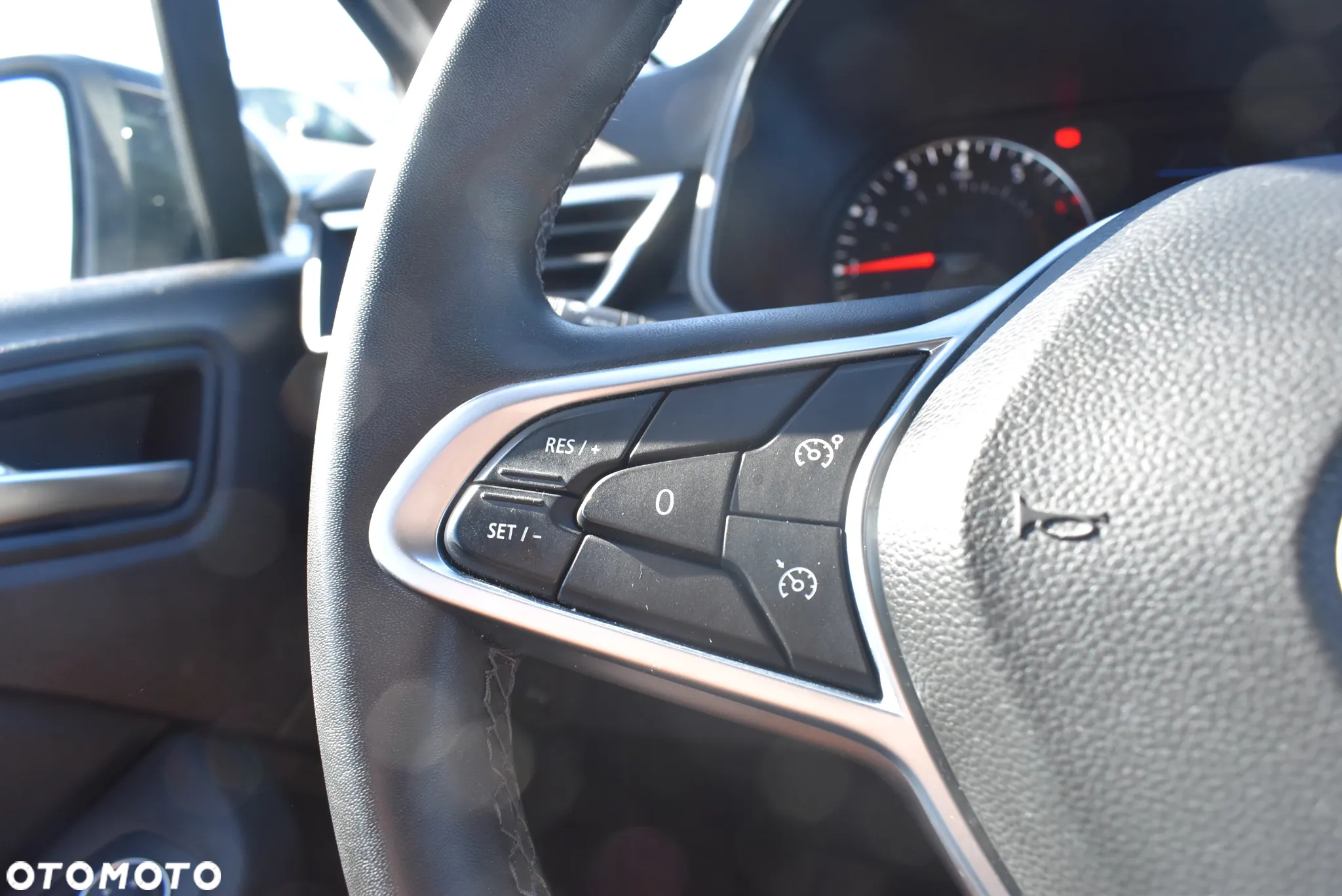 Renault Clio 1.0 TCe Equilibre - 24