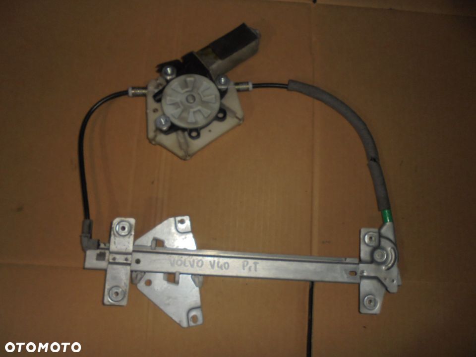 MECHANIZM PODNOSNIK SZYBY PRAWY TYL VOLVO V40 - 2