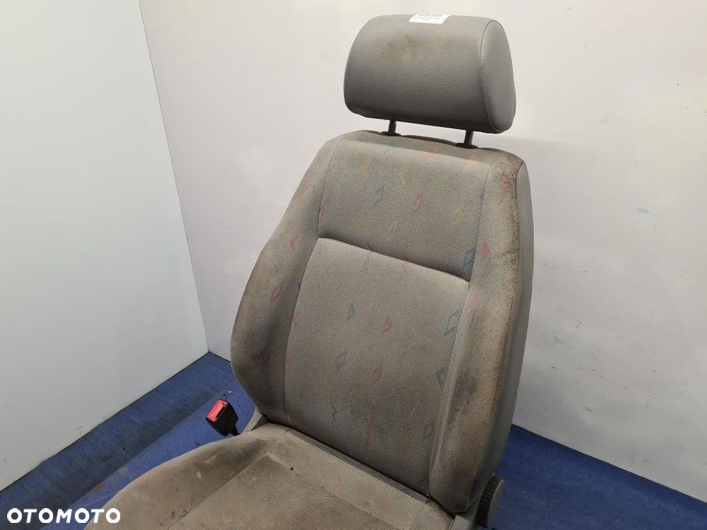 VOLKSWAGEN CADDY III FOTEL KIEROWCY. - 9