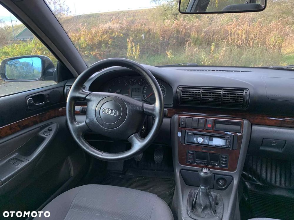 Audi A4 Limousine - 10