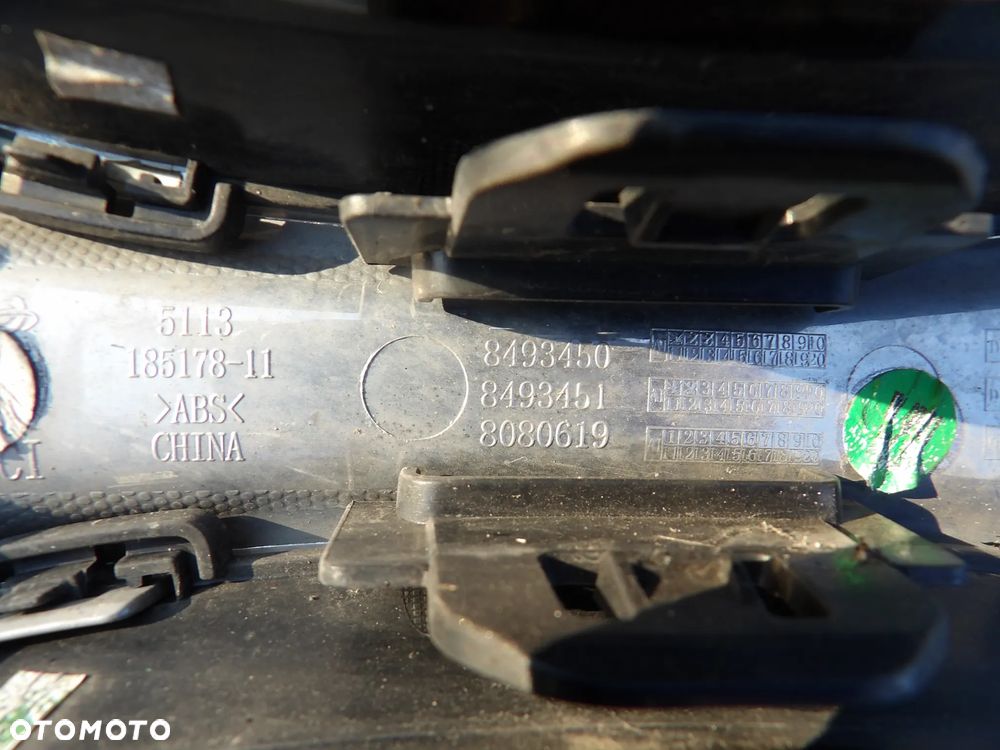 BMW - X1 , F48 , F49 - GRILL , NERKA - 8493450 - 2