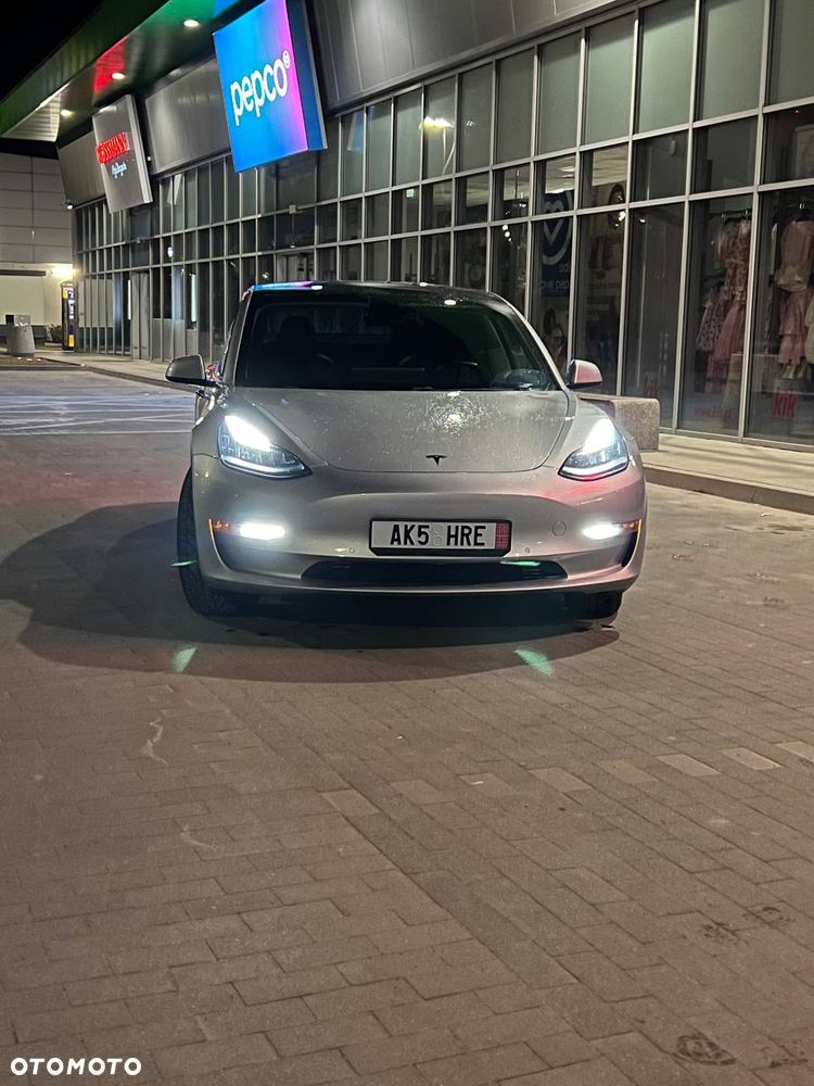 Tesla Model 3 - 3